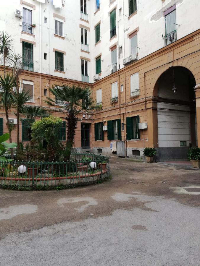 Casa Theodor B&B Napoli Bagian luar foto